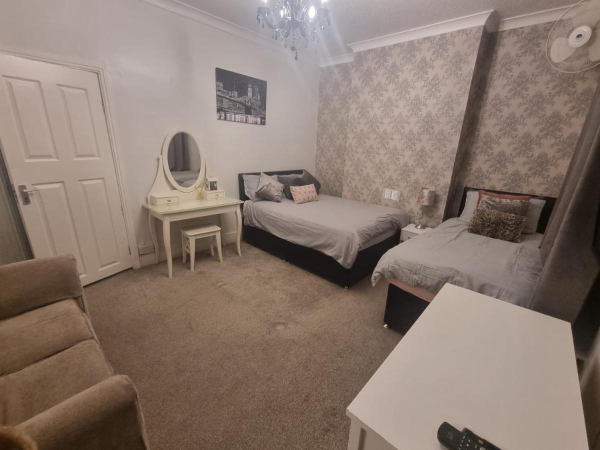 Private Luxury Double Room In Cardiff Exterior foto